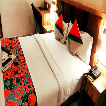 Gateway Inn ムンバイ エクステリア 写真