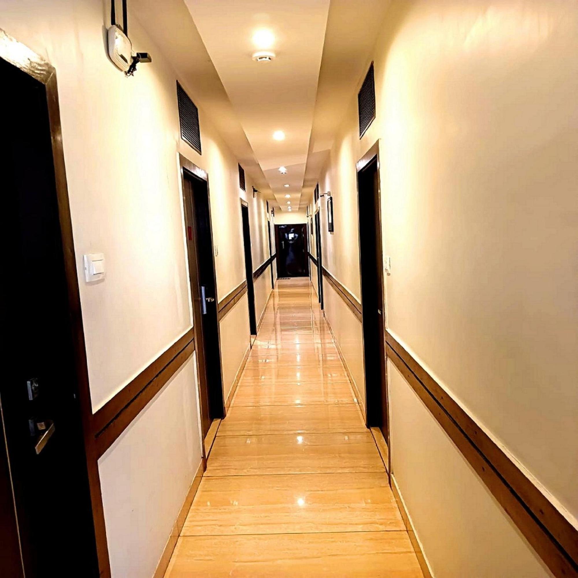 Gateway Inn ムンバイ エクステリア 写真